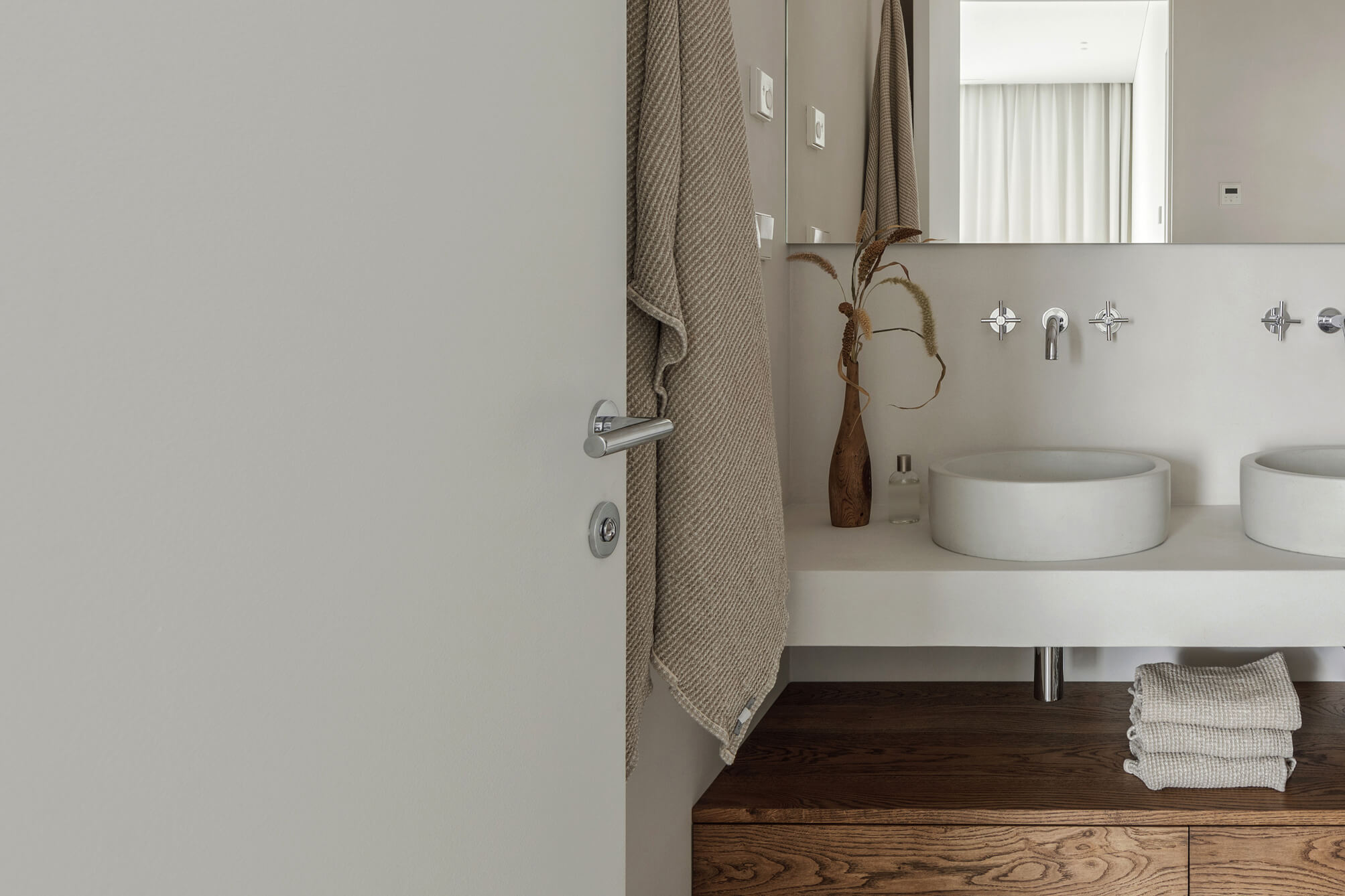 Seamless microcement bathroom finish in a London home